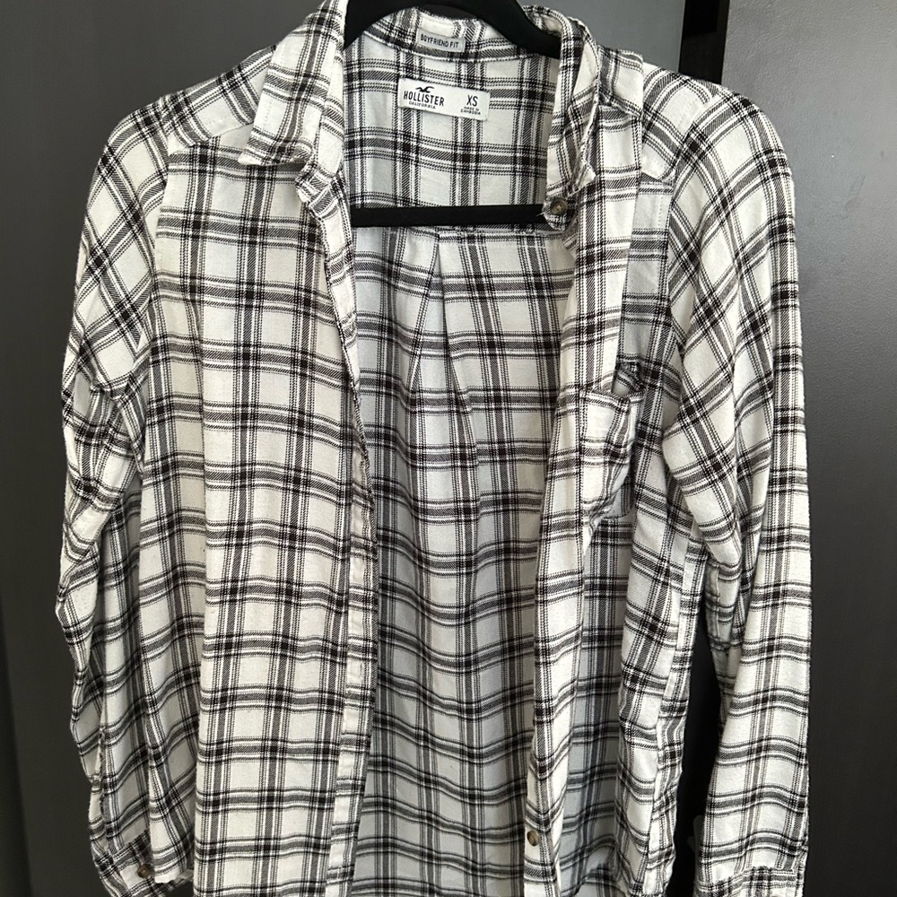 Black/white flannel shirt